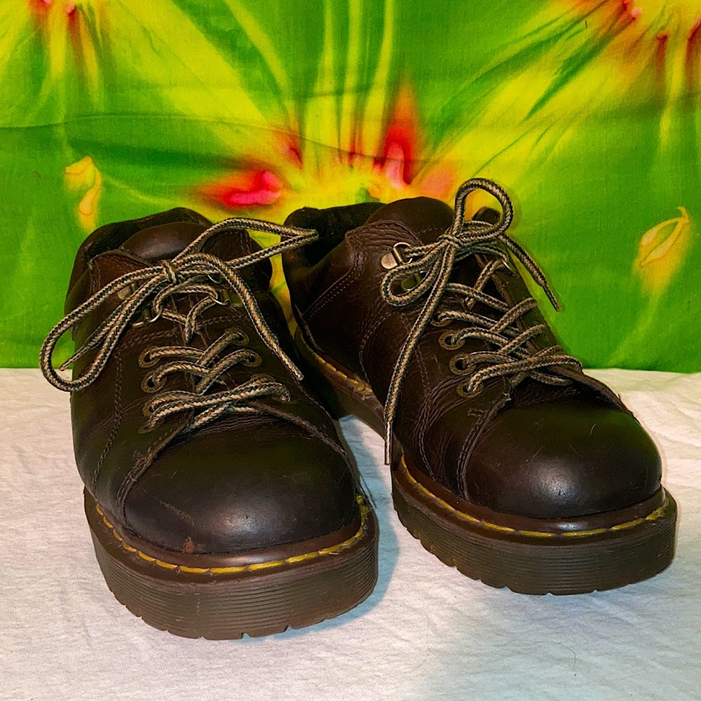 Mens 9 Dr. Martens brown Oxford shoes
